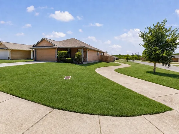 1297 Cottage Grove Cir, Bryan, TX 77801