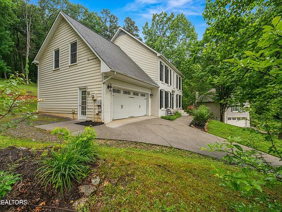 3rd image of 2819 Dee Peppers Dr