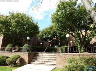 2425 5th St #3, Fort Lee, NJ 07024