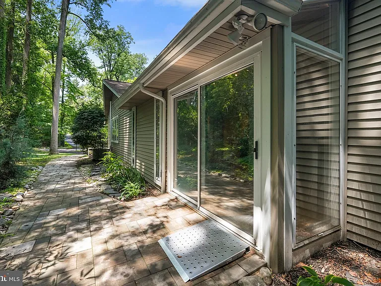 901 Dale Rd — Photo 11