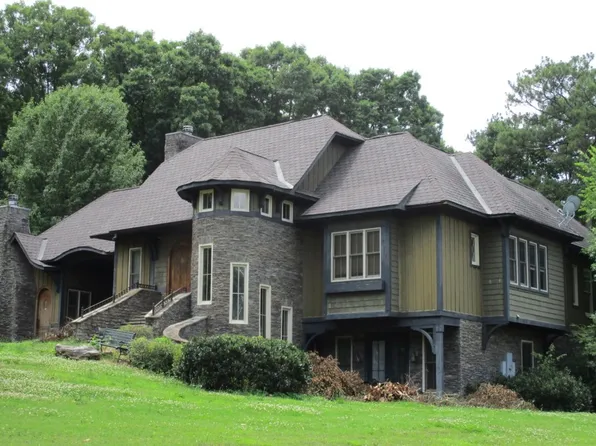 5489 Ahyoka Dr, Lake City, GA 30260