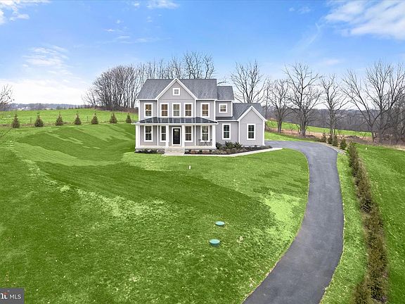 2nd image of 618A Deer Park Rd