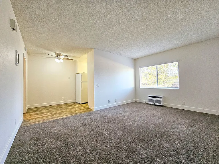 Crestwood Apartments — Photo 4