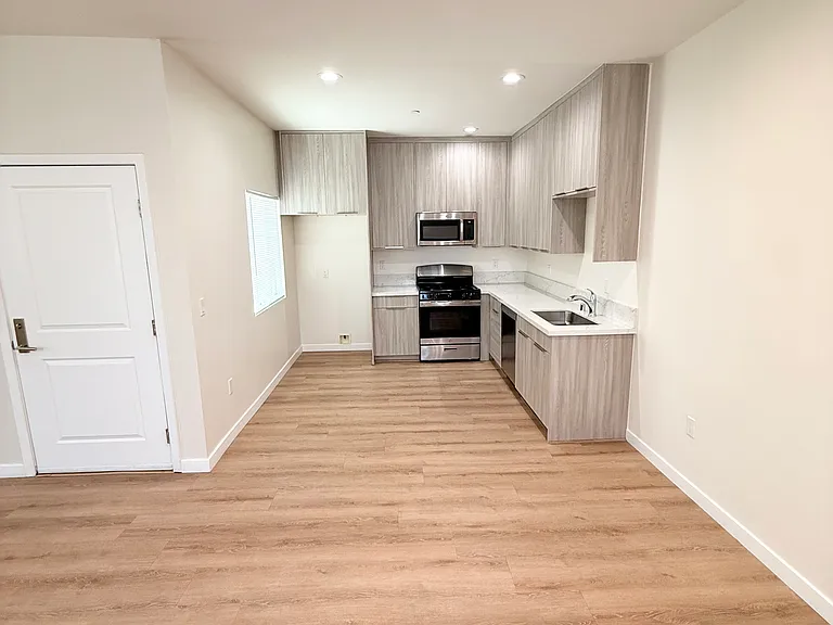 8827 Van Nuys Blvd #203 — Photo 3