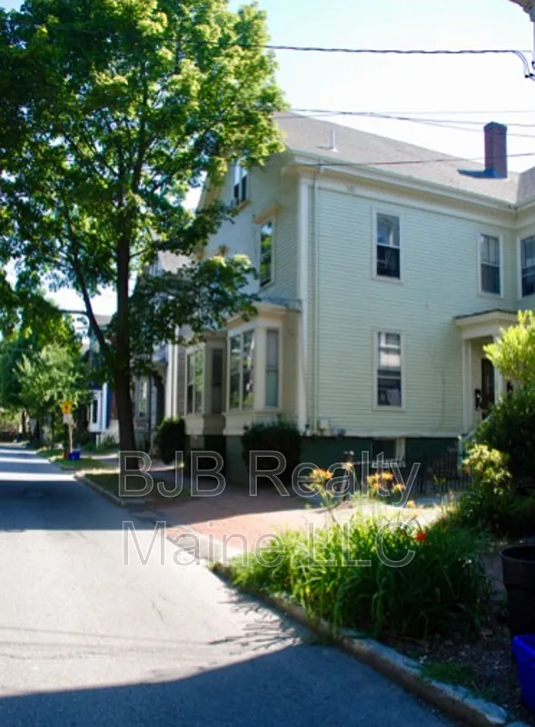 West End — Photo 1