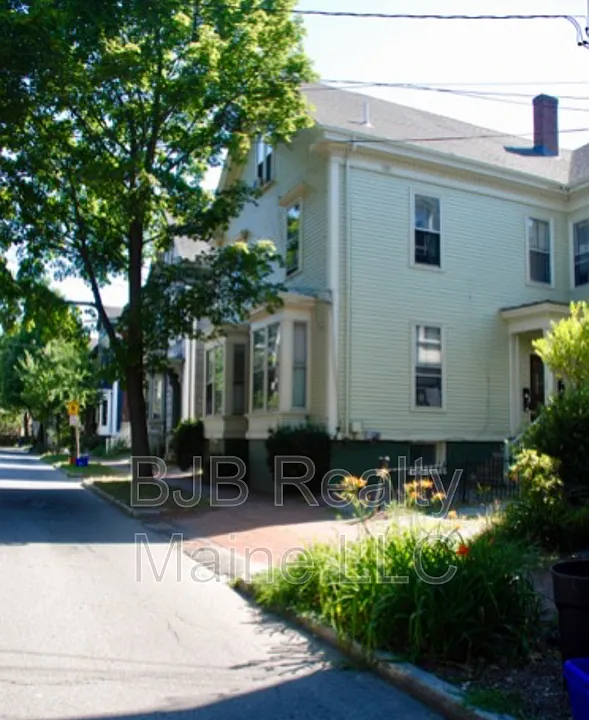 126 Emery St #1