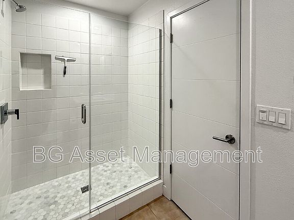 5th image of 3909 Wattling St