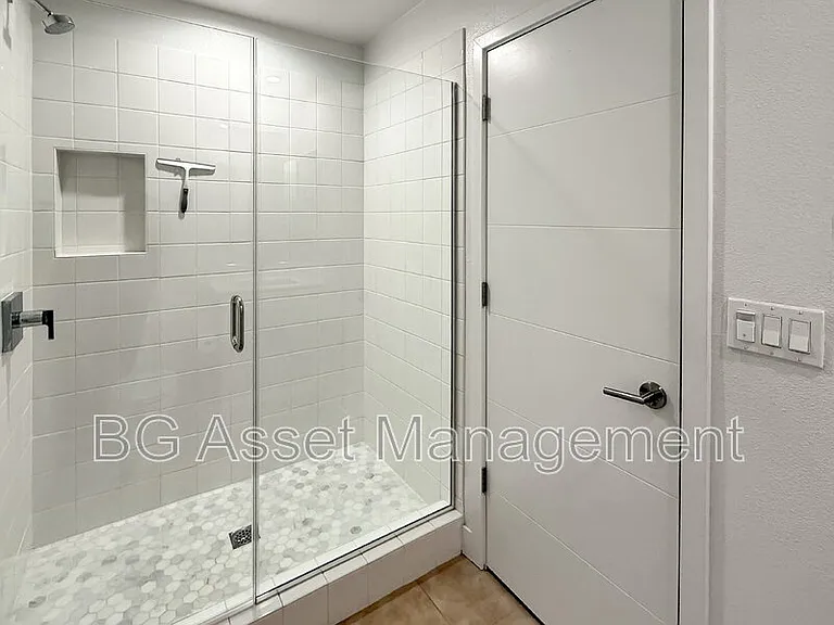 3909 Wattling St — Photo 5