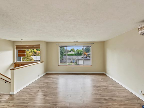 4th image of 4805 7th Ave SE
