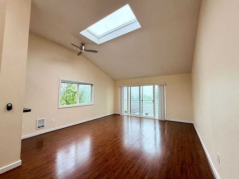 804 Market St — Photo 2