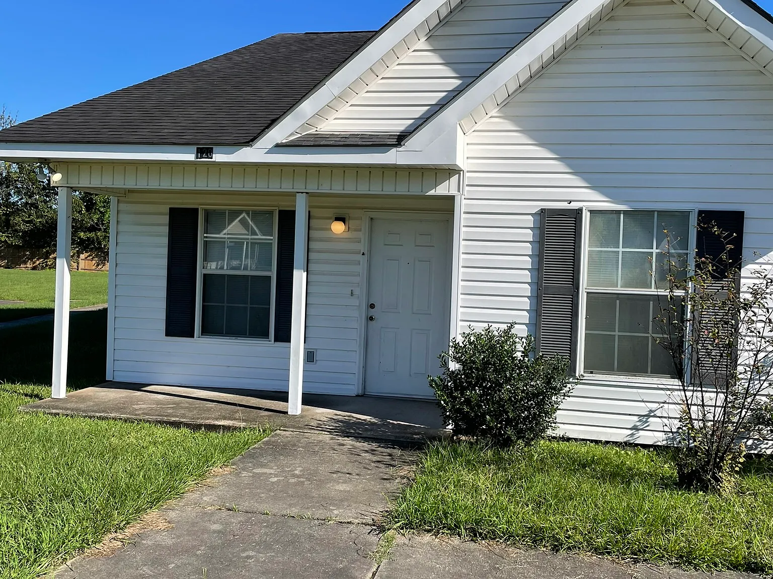3 bed, 1156 sqft, $950 — Photo 1