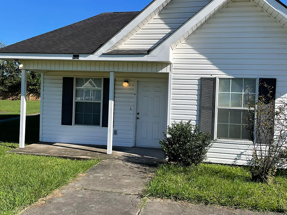 216 Hudson Ln