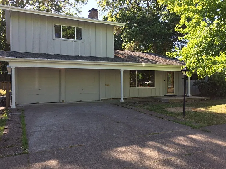 1950 NW 27th St — Photo 1