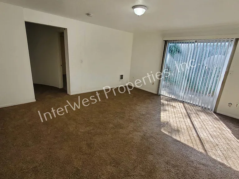 11714 E Burnside St — Photo 17