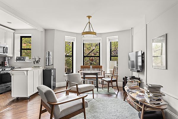 1st image of 108 Bainbridge St #3
