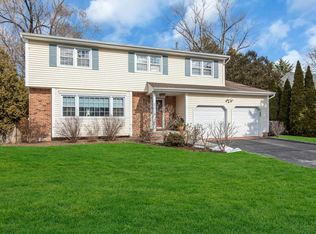 29 Drohan St, Huntington, NY 11743
