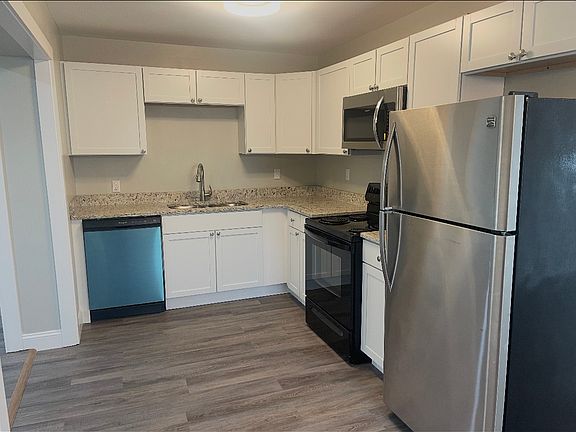 3rd image of 415 Parkside Dr