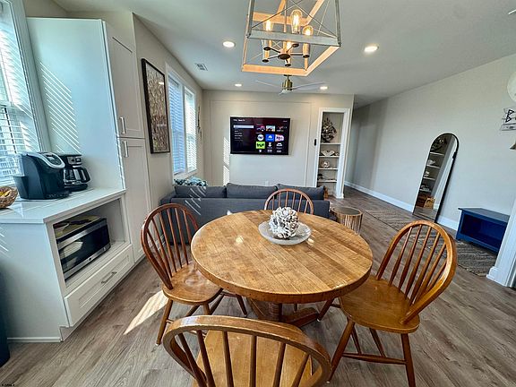 4th image of 30 N Oakland Ave #30B