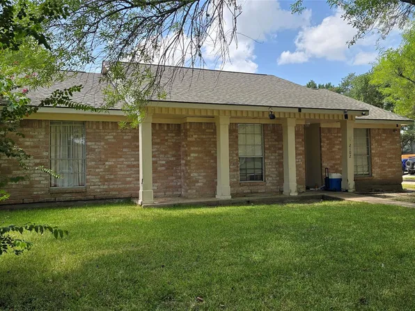 2102 Round Lake Dr, Houston, TX 77077