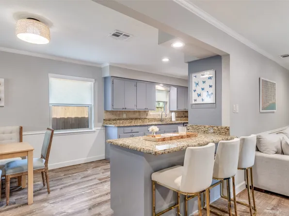 2476 Pinebluff Dr, Dallas, TX 75228