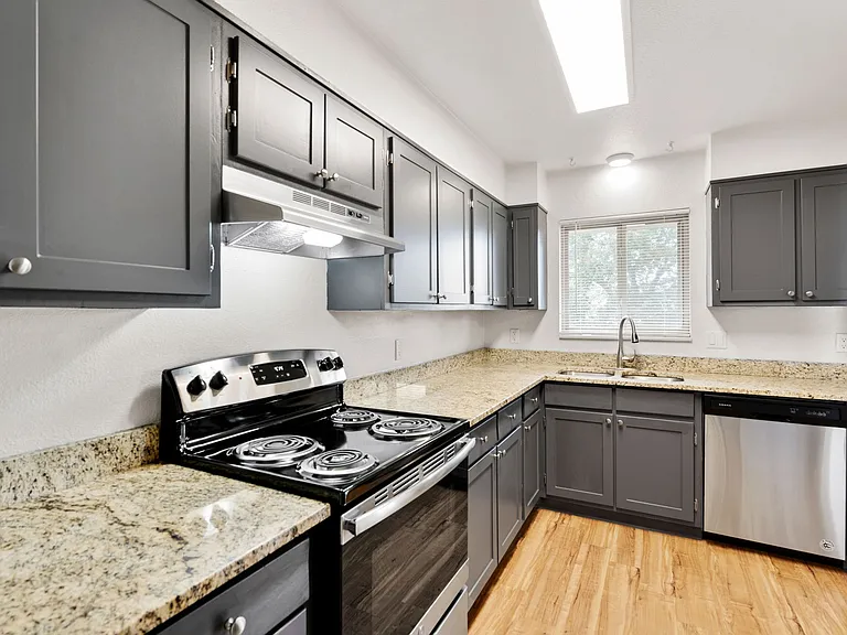 Lakemont Apartments — Photo 62