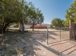 1086 Mountain View Dr, Canyon Lake, TX 78133