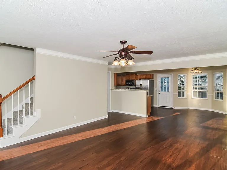 1449 Westview Dr — Photo 5