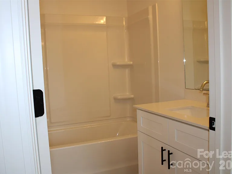 574 W Park Ave #A — Photo 13