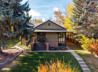 3025 E Roxboro Glen Rd SW, Calgary, AB T2S 1T9