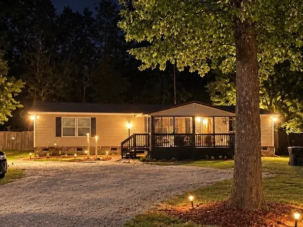 281 Brandie Rd, Maxton, NC 28364