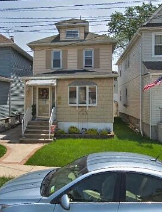 Front view of the home 