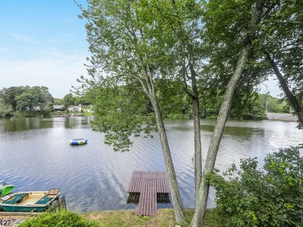 431 Skyline Lake Dr, Ringwood Boro, NJ 07456
