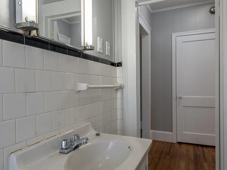 156 Grove St — Photo 32