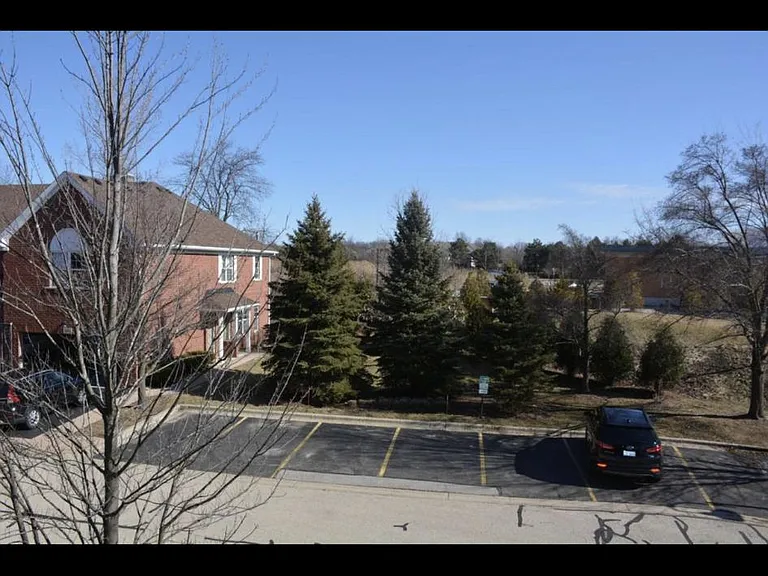 893 Enfield Dr — Photo 2