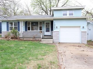 1927 S Weaver Ave, Springfield, MO 65807