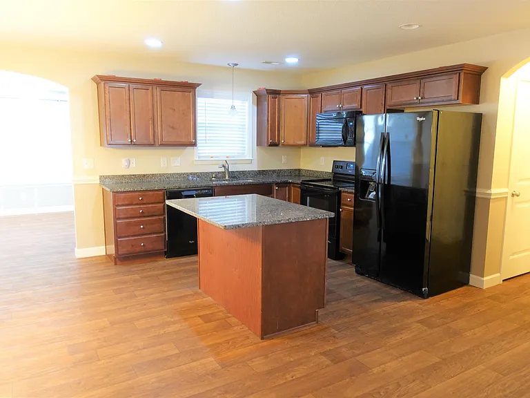 610 Flintrock Dr — Photo 9