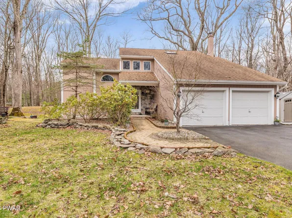 216 Canoebrook Dr, Hawley, PA 18428