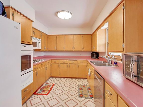 5th image of 528 W Kimball Ave