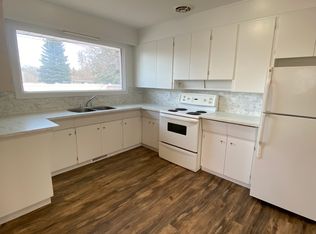 204 Broad Bay, Winnipeg, MB R2G 0P9
