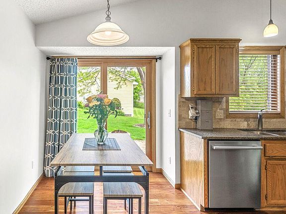 5th image of 598 Todd Ave