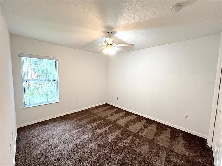 106 Point Of Woods Dr — Photo 32