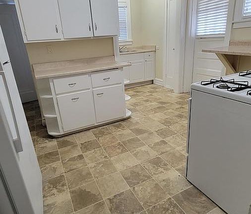 4th image of 628 N Elmwood Ave