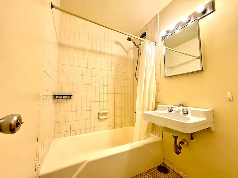 1400 E 55th Pl #503S — Photo 4