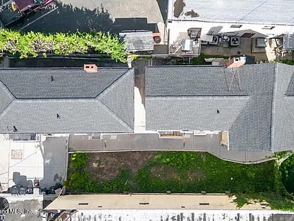 4th image of 26 Robin Rd