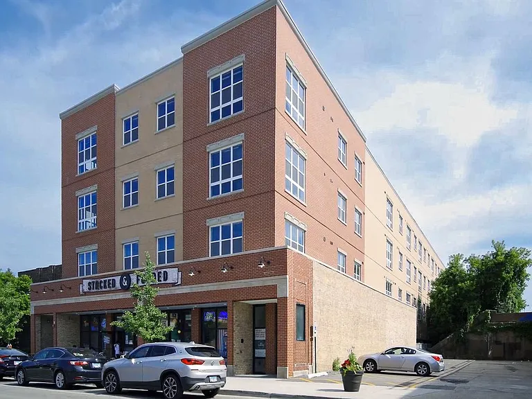 Exterior of 828 Noyes