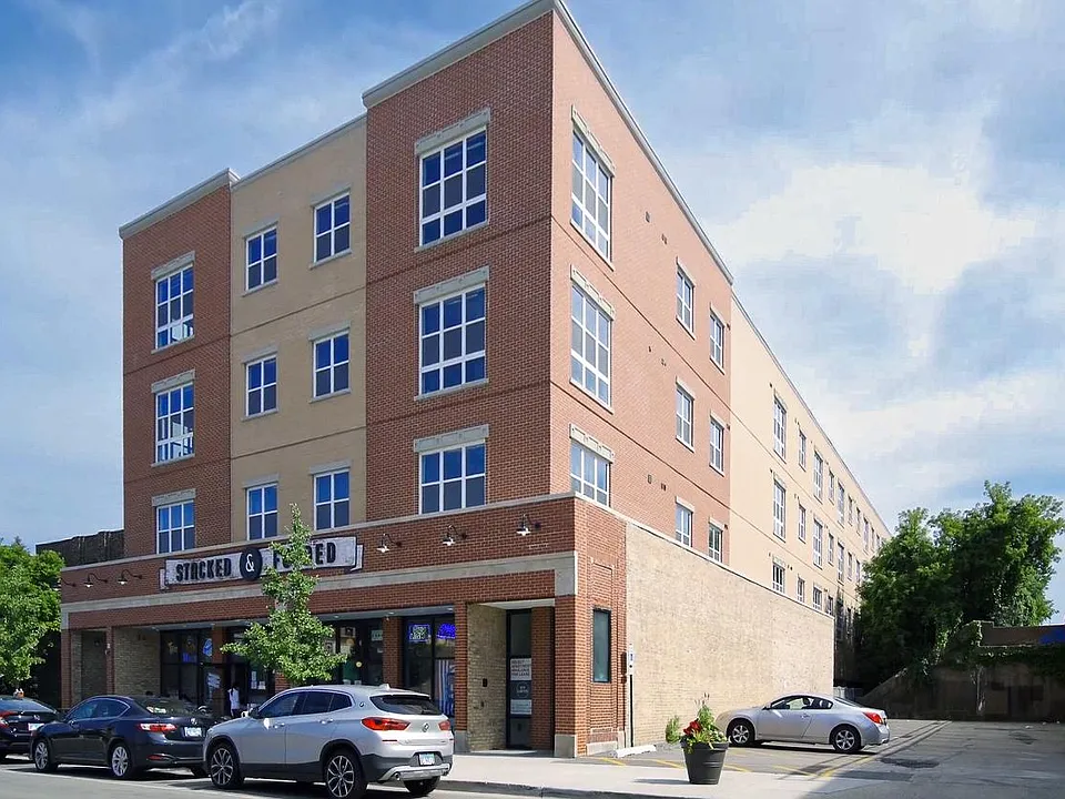 Exterior of 828 Noyes