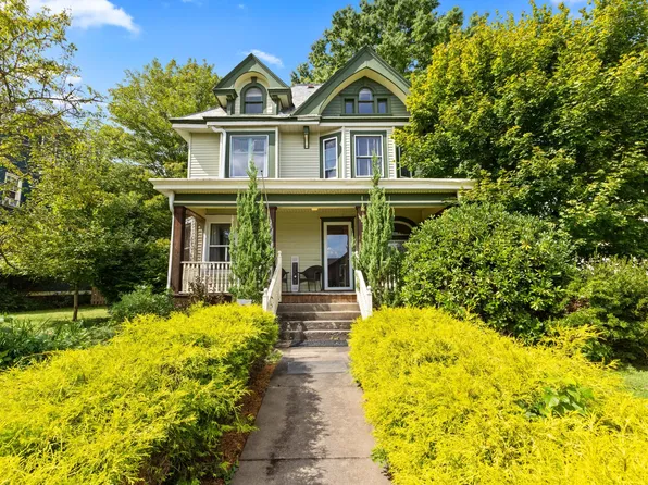 517 N 10th St, Cambridge, OH 43725