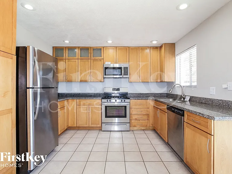 2041 W Windrose Dr — Photo 5