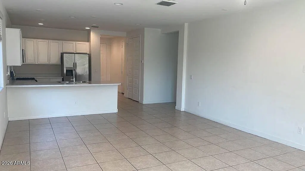 5 bed, 3.0 bath, 1939 sqft, $2,895 — Photo 3