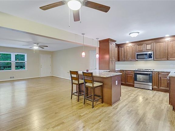 3rd image of 214 Cherrywood Dr